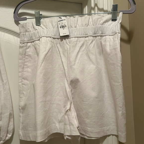 White linen summer set- tie front top and pull on elastic shorts - Picture 4 of 6